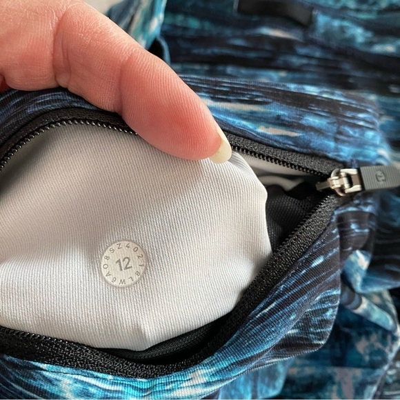 Lululemon‎ Speed Up Crop 21" Shorelines Multi Blue size 12 W6AO8S - Picture 3 of 10